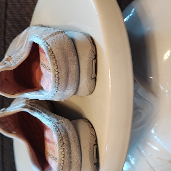 Skechers slip on size 7 - Picture 4 of 6